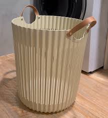 سبد لباس دسته چرمی